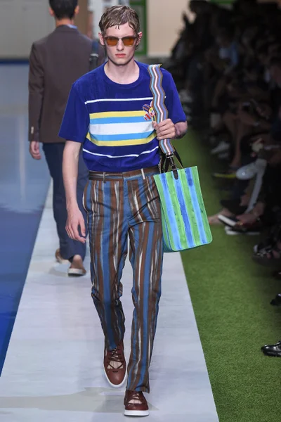 Look 46